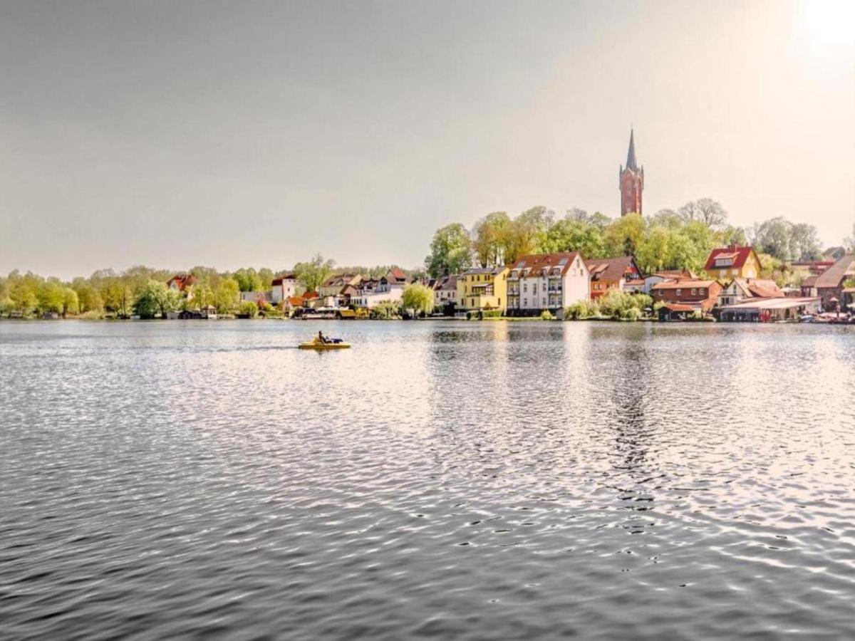Blick auf einen Fluss in der Nähe des Hotels
