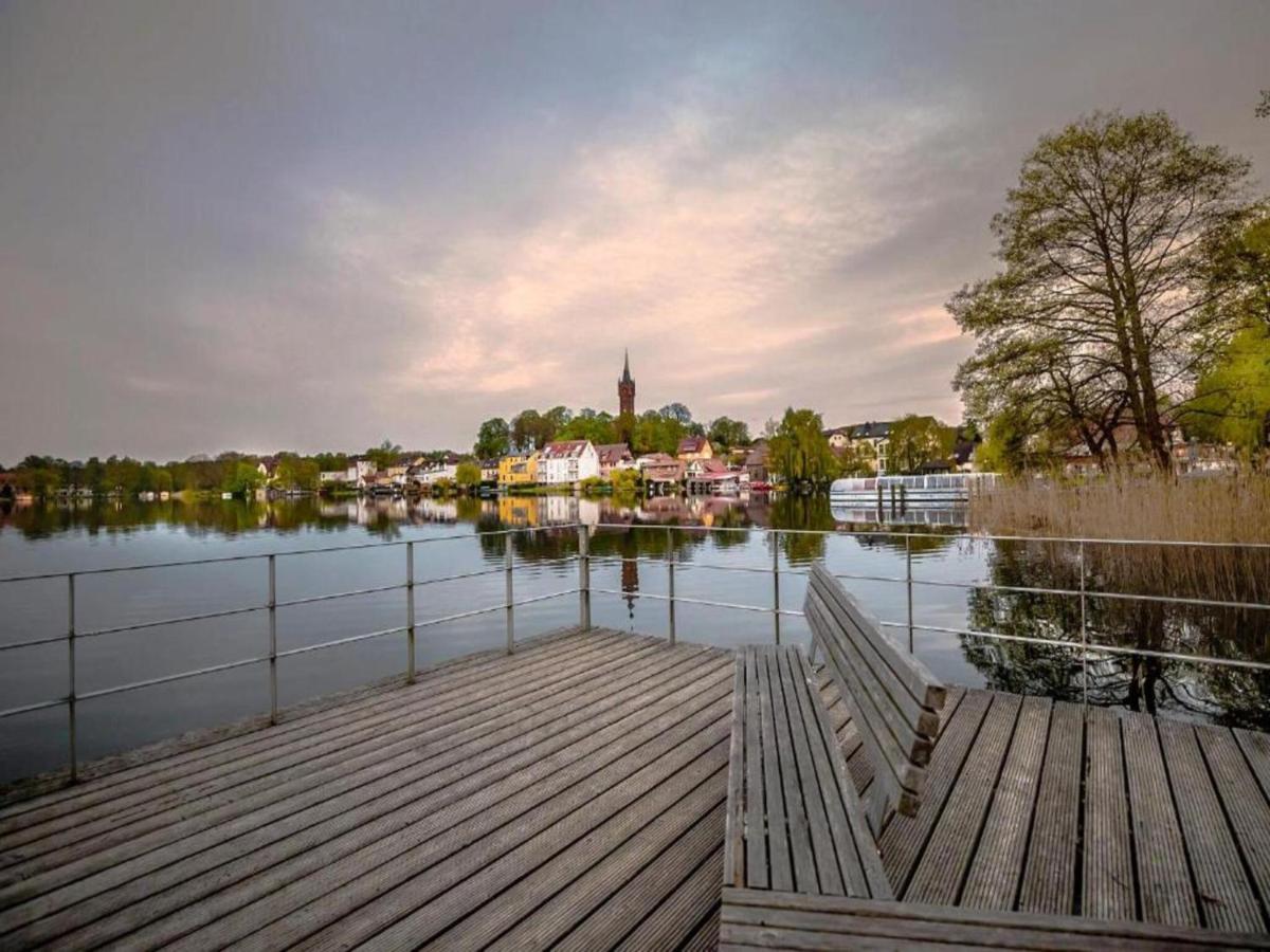 Blick auf einen Fluss in der Nähe des Hotels