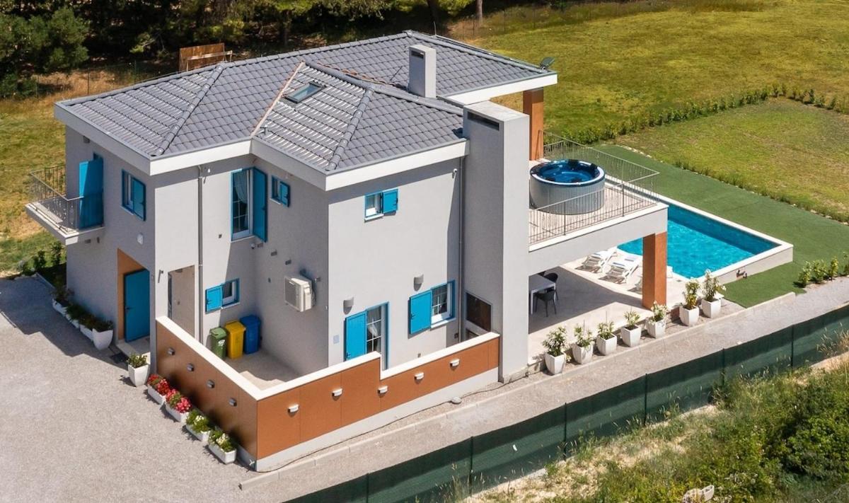 Villa Kanikula - Heated Pool 60m2 - Hot Tubs - Housity