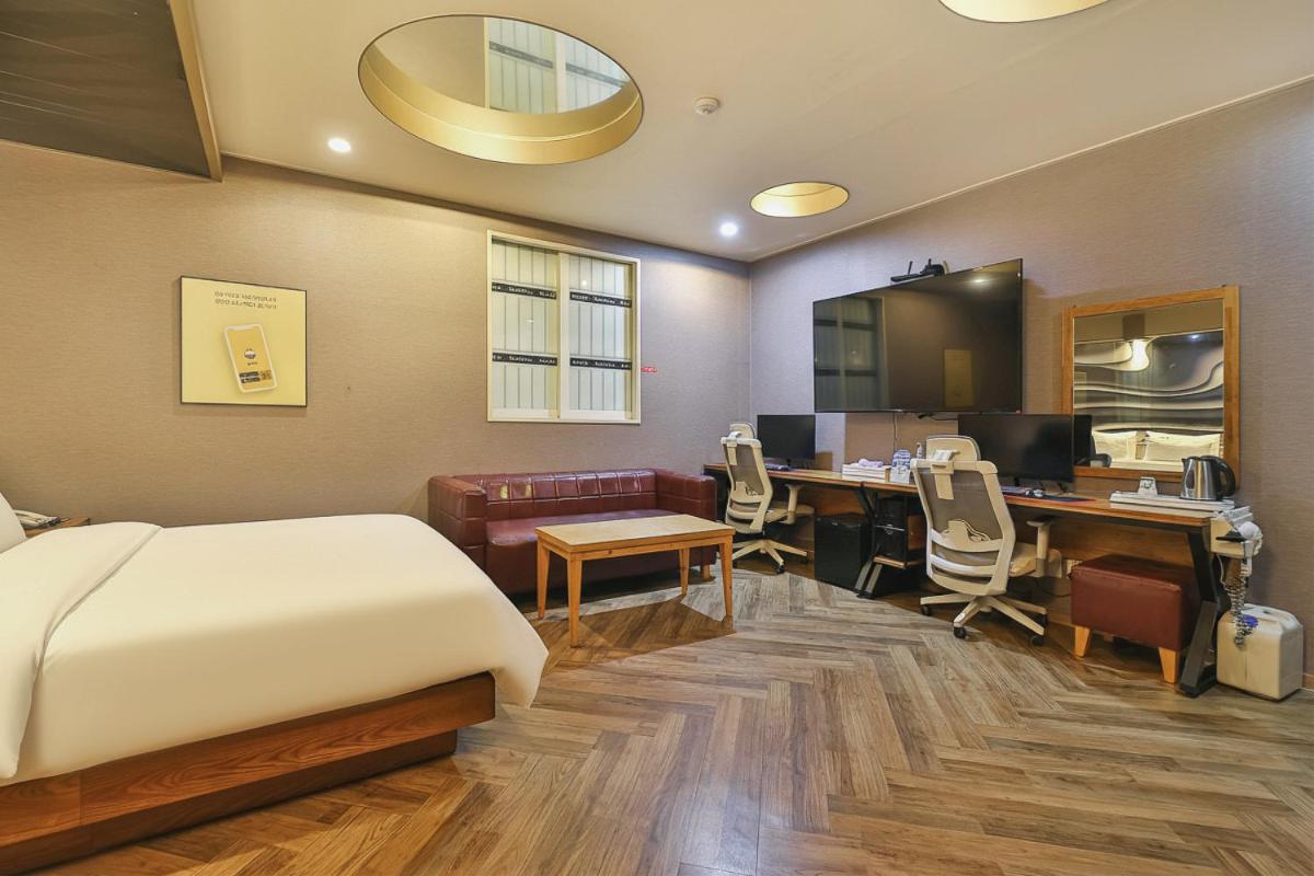 Palace Hotel - Housity