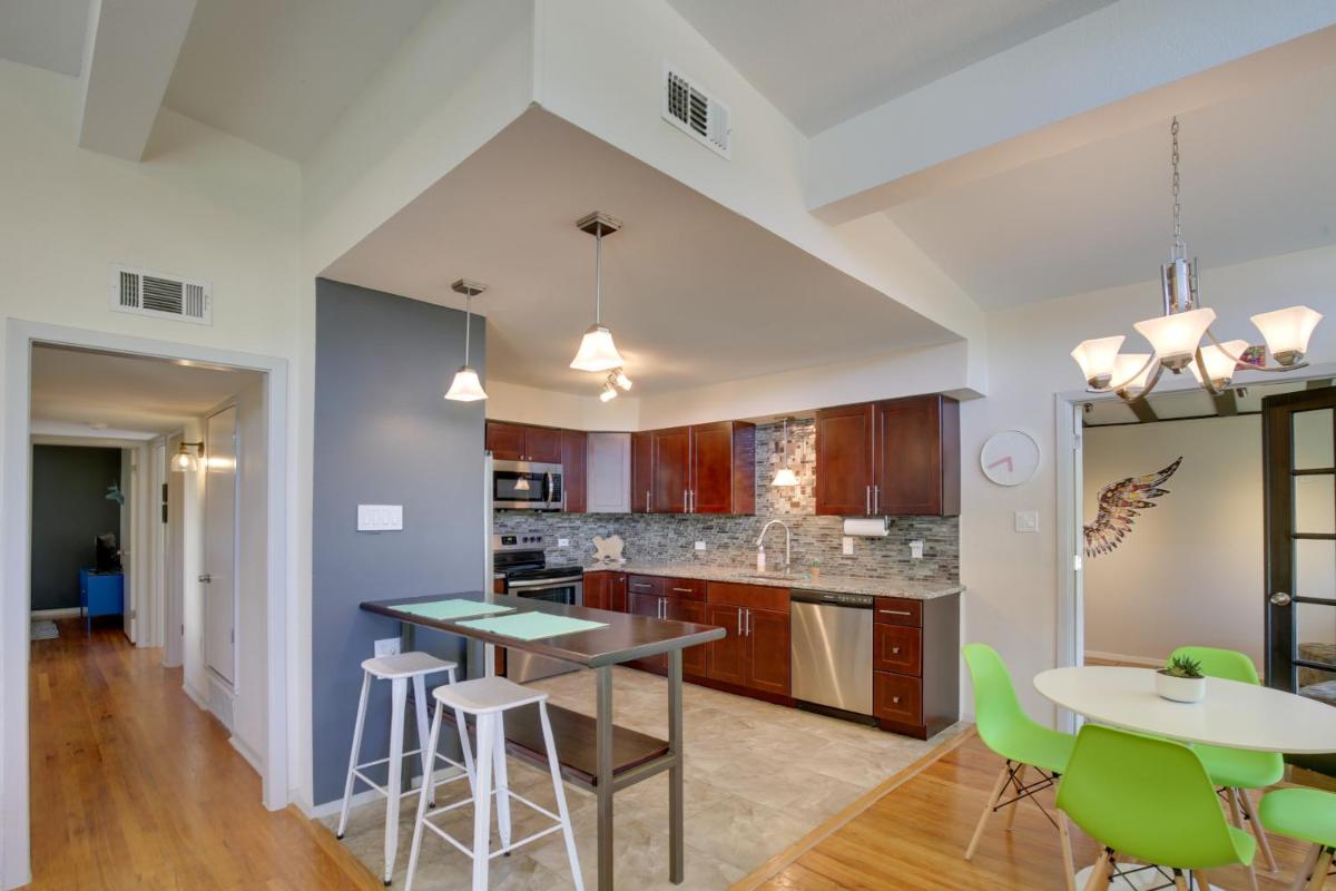 Bright and Modern Texas Getaway - 7 Mi to The Alamo! - Housity