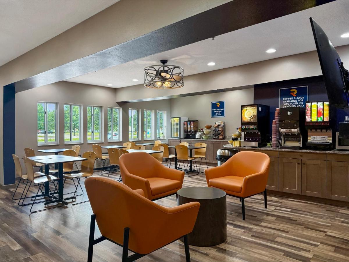 Reston Inn & Suites - Housity