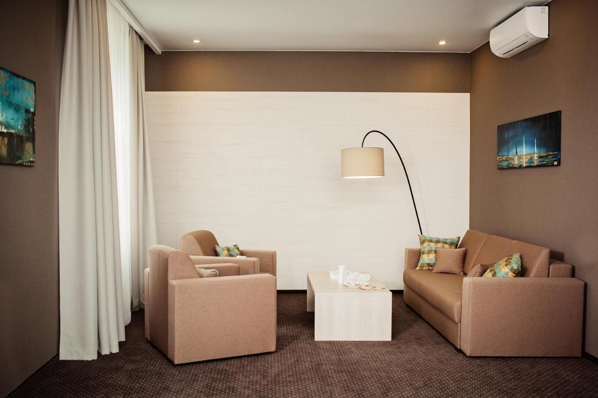 Hotel Versailles - Housity