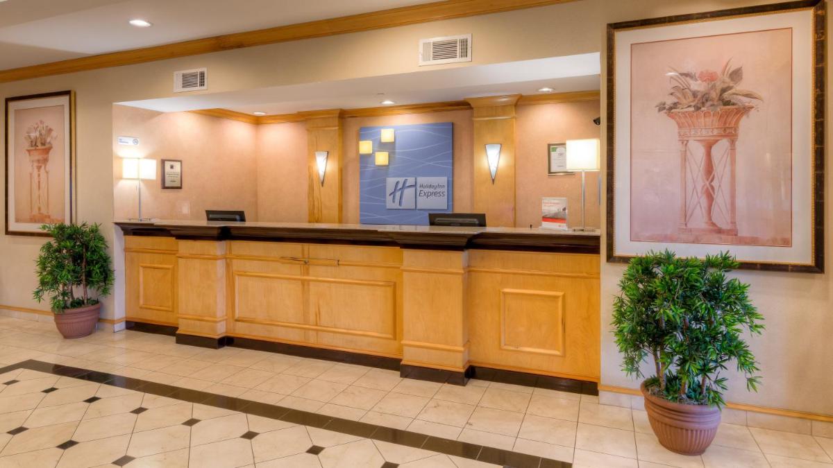 Holiday Inn Express Hotel & Suites Memphis Southwind by IHG - Housity
