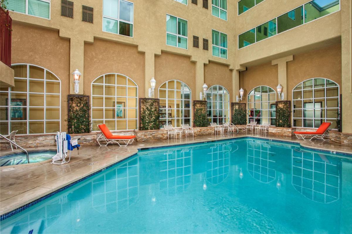 Desert Palms Hotel & Suites Anaheim Resort - Housity