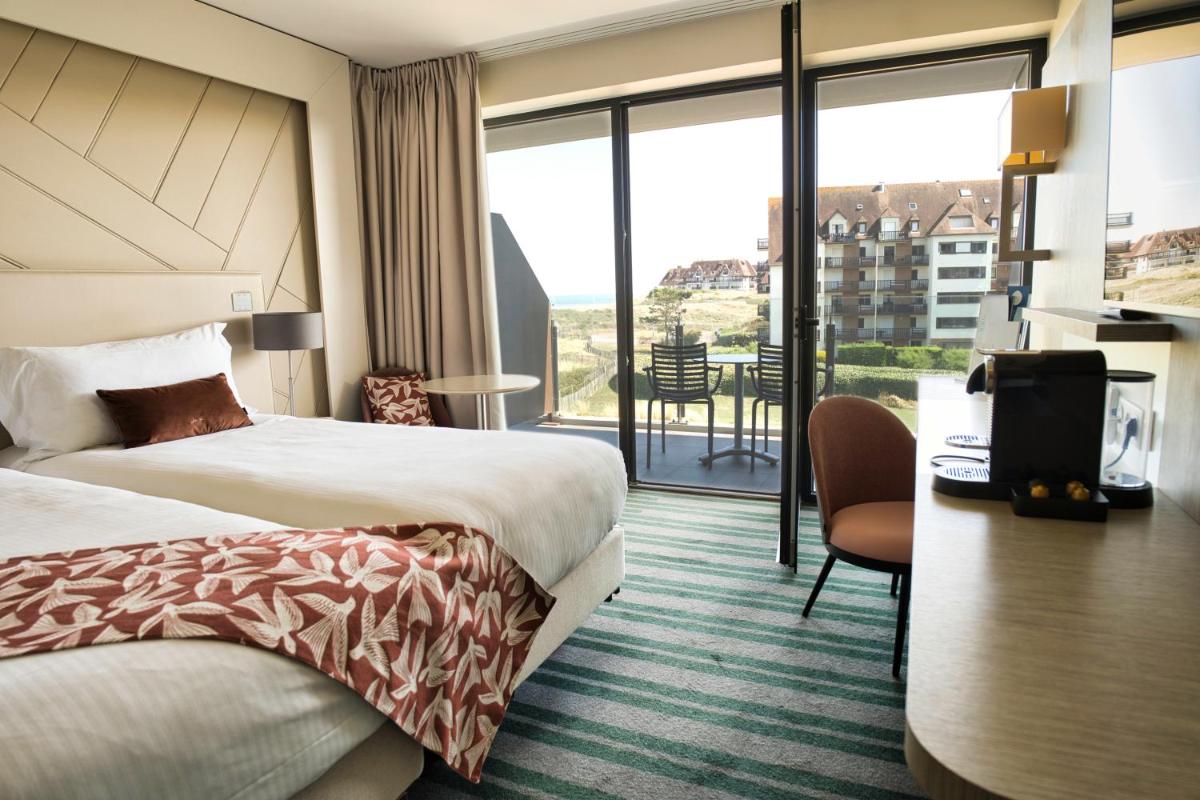 Un ou plusieurs lits dans un hébergement de l'établissement Thalazur Cabourg - Hôtel & Spa