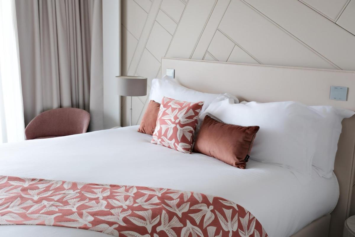 Un ou plusieurs lits dans un hébergement de l'établissement Thalazur Cabourg - Hôtel & Spa
