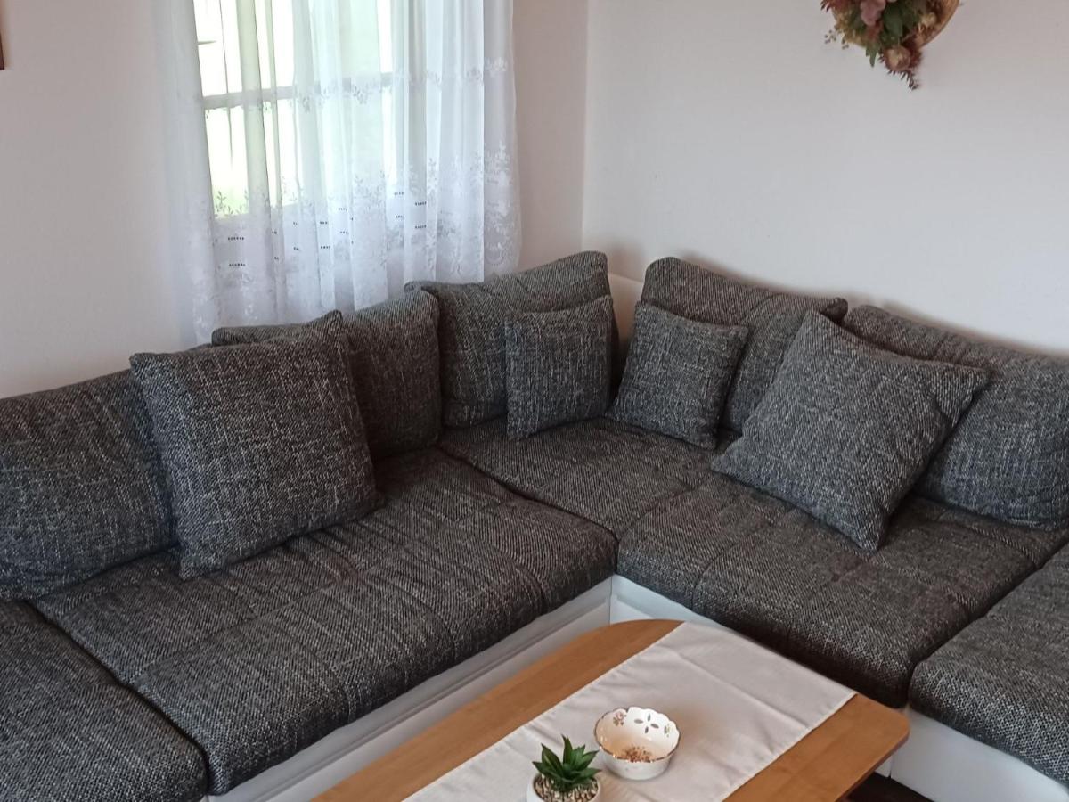 Apartment für 4 Personen in Nossentiner Hütte by Interhome - Housity