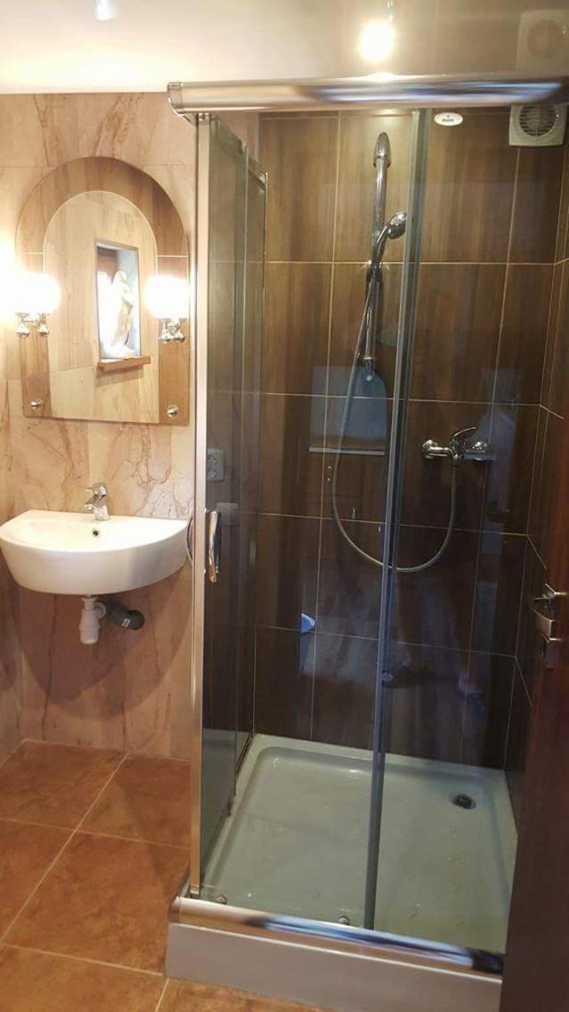 Domek letniskowy nad jeziorem w Stęszewku - Housity