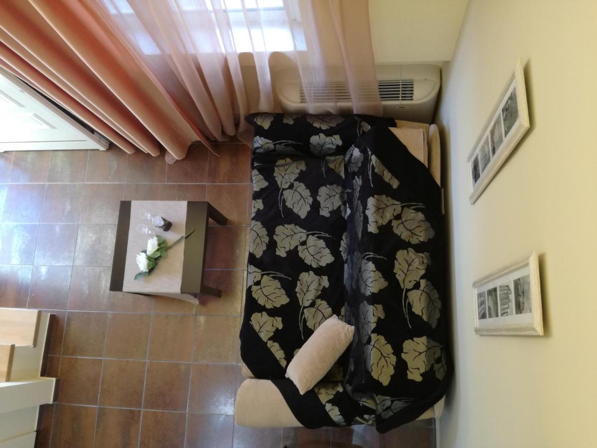 Suitetrails - Agapi's Two Levels Studio