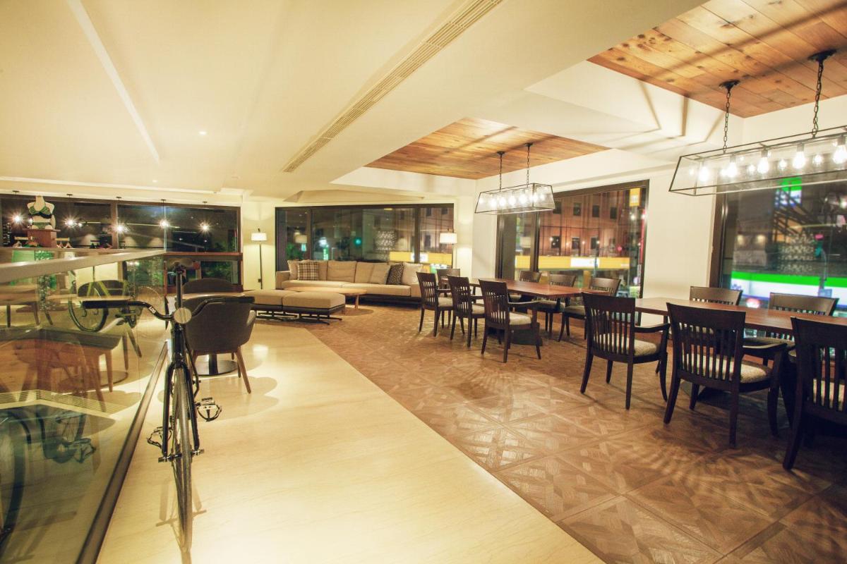 Inn by the Village - Housity