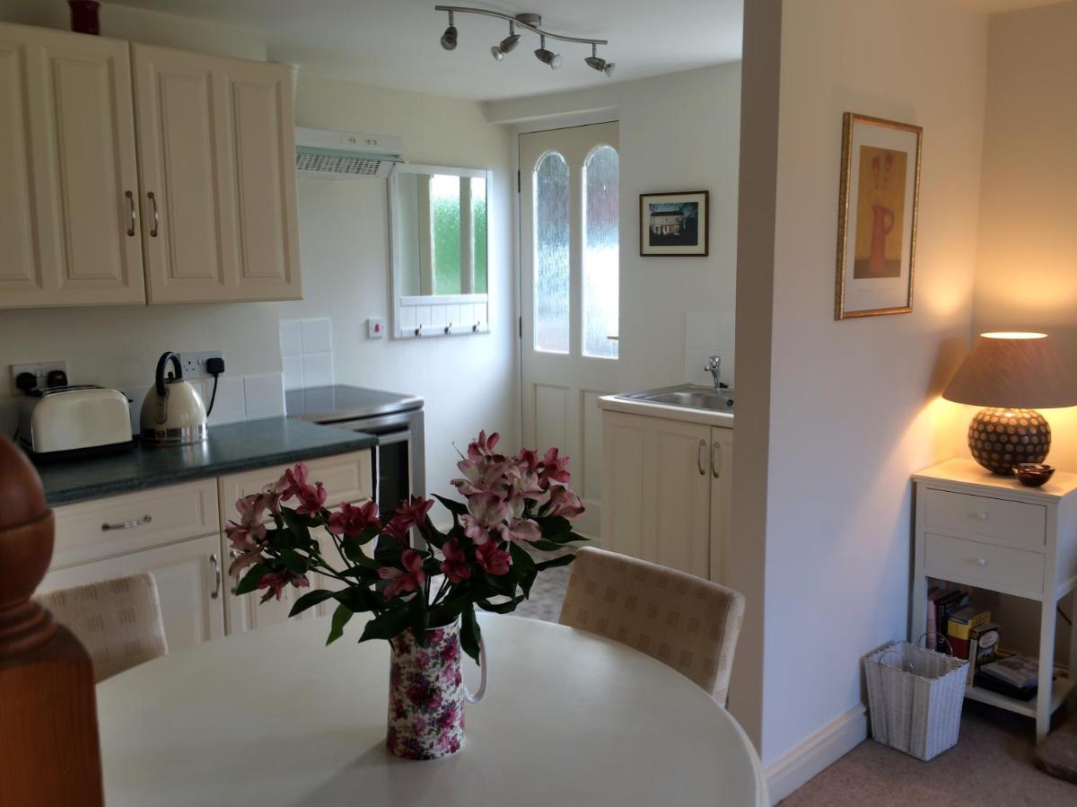 Leadenham Cottage - Housity