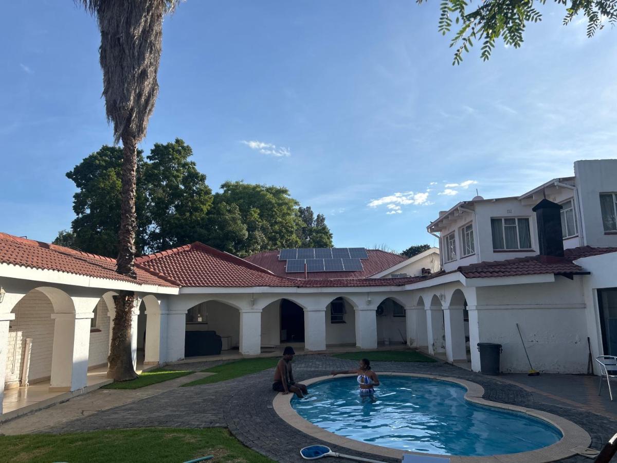 Monica's Guesthouse - Housity