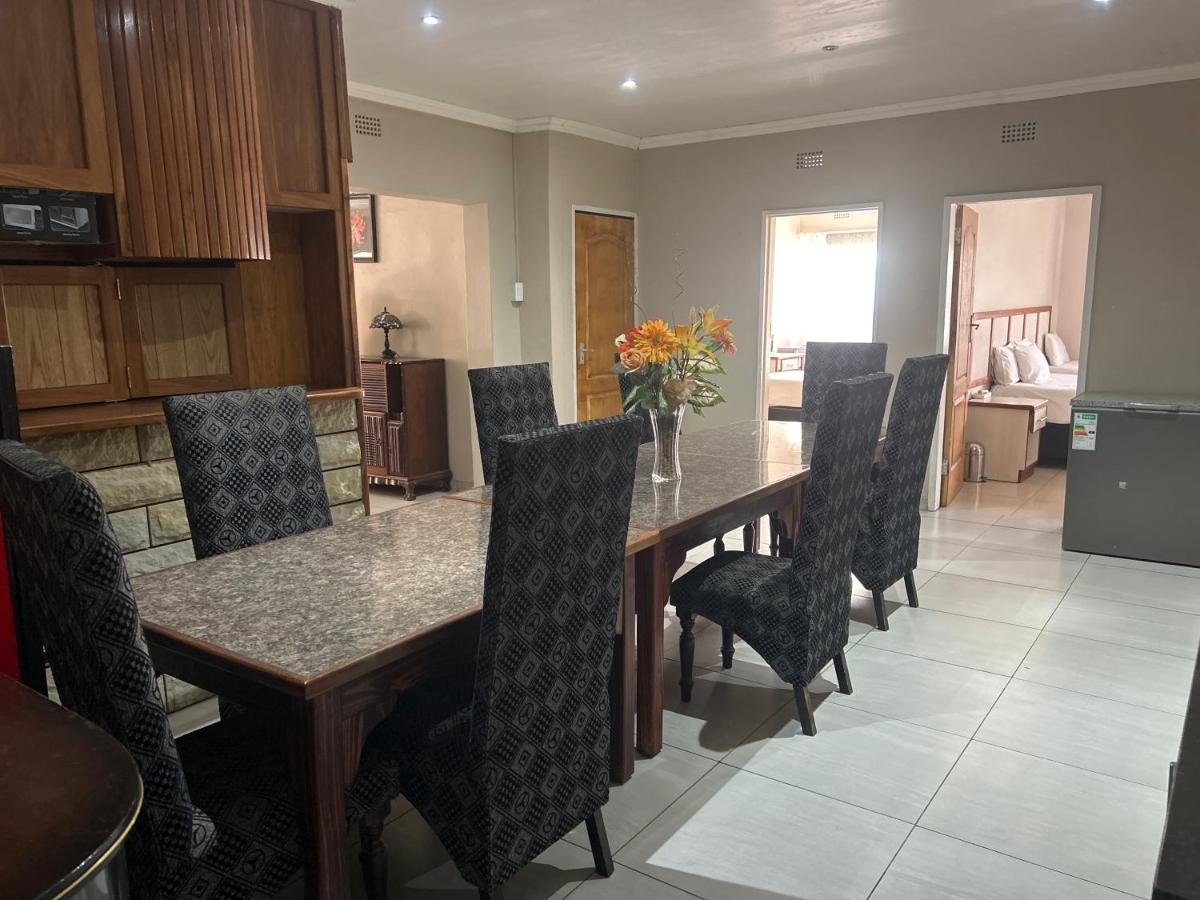Monica's Guesthouse - Housity