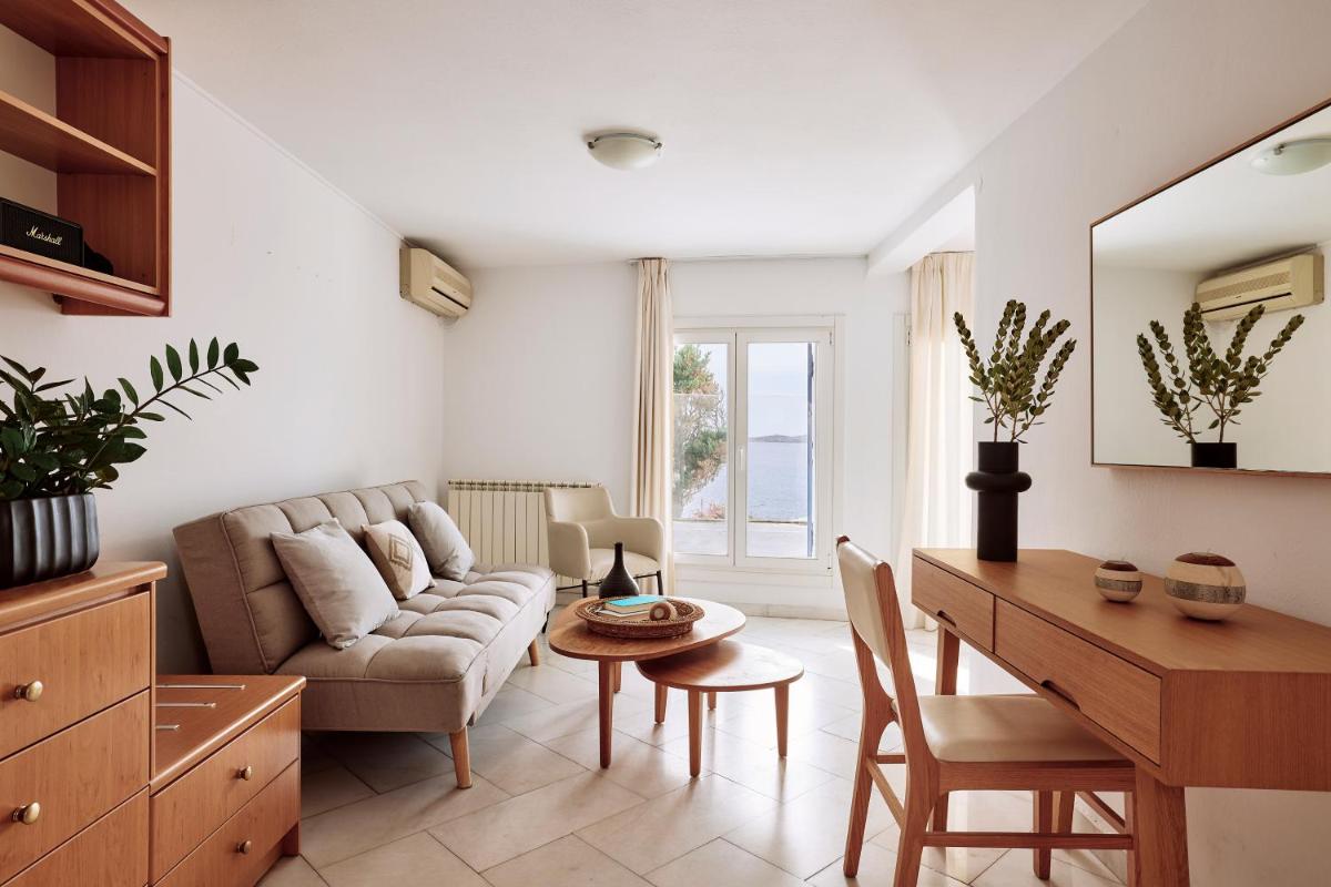 Hotel Adonis - Housity