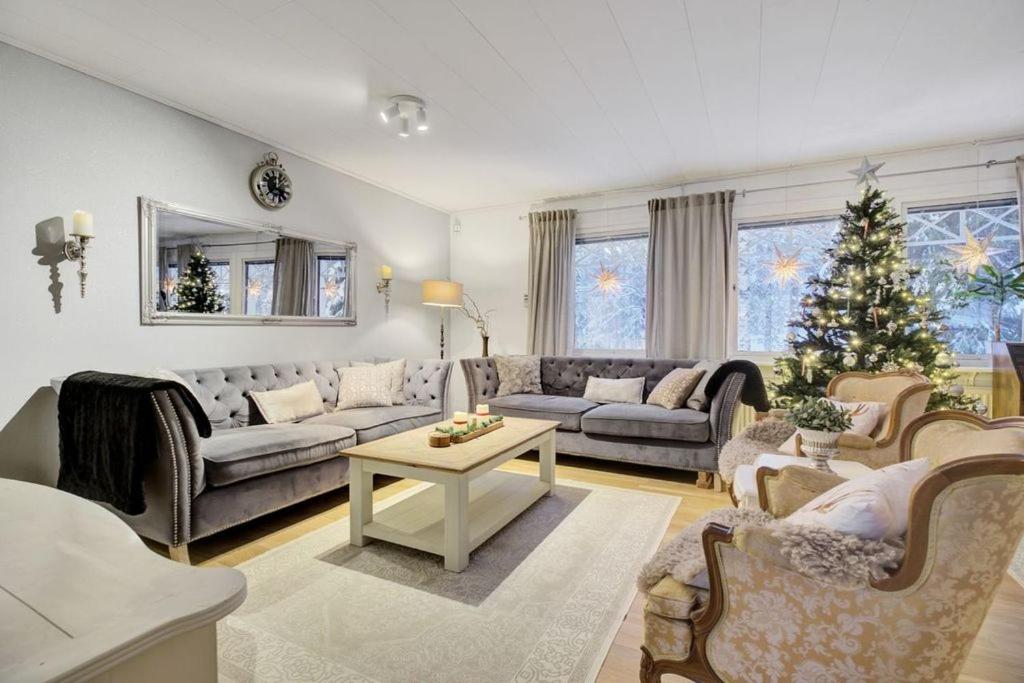 Villa Red House Arctic Circle - Hizvo