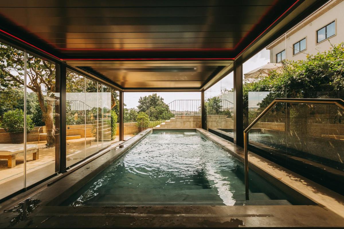 A piscina em ou perto de Torel Avantgarde