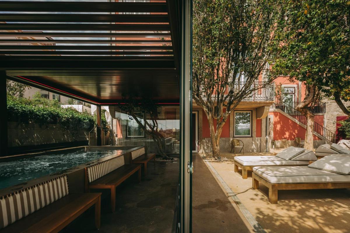 Um jardim no exterior de Torel Avantgarde