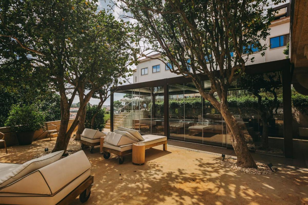 Um jardim no exterior de Torel Avantgarde