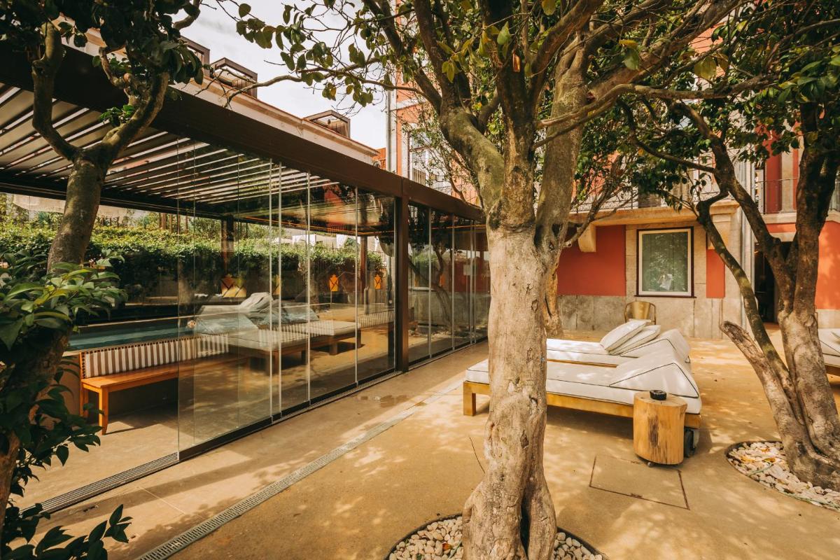 Um jardim no exterior de Torel Avantgarde