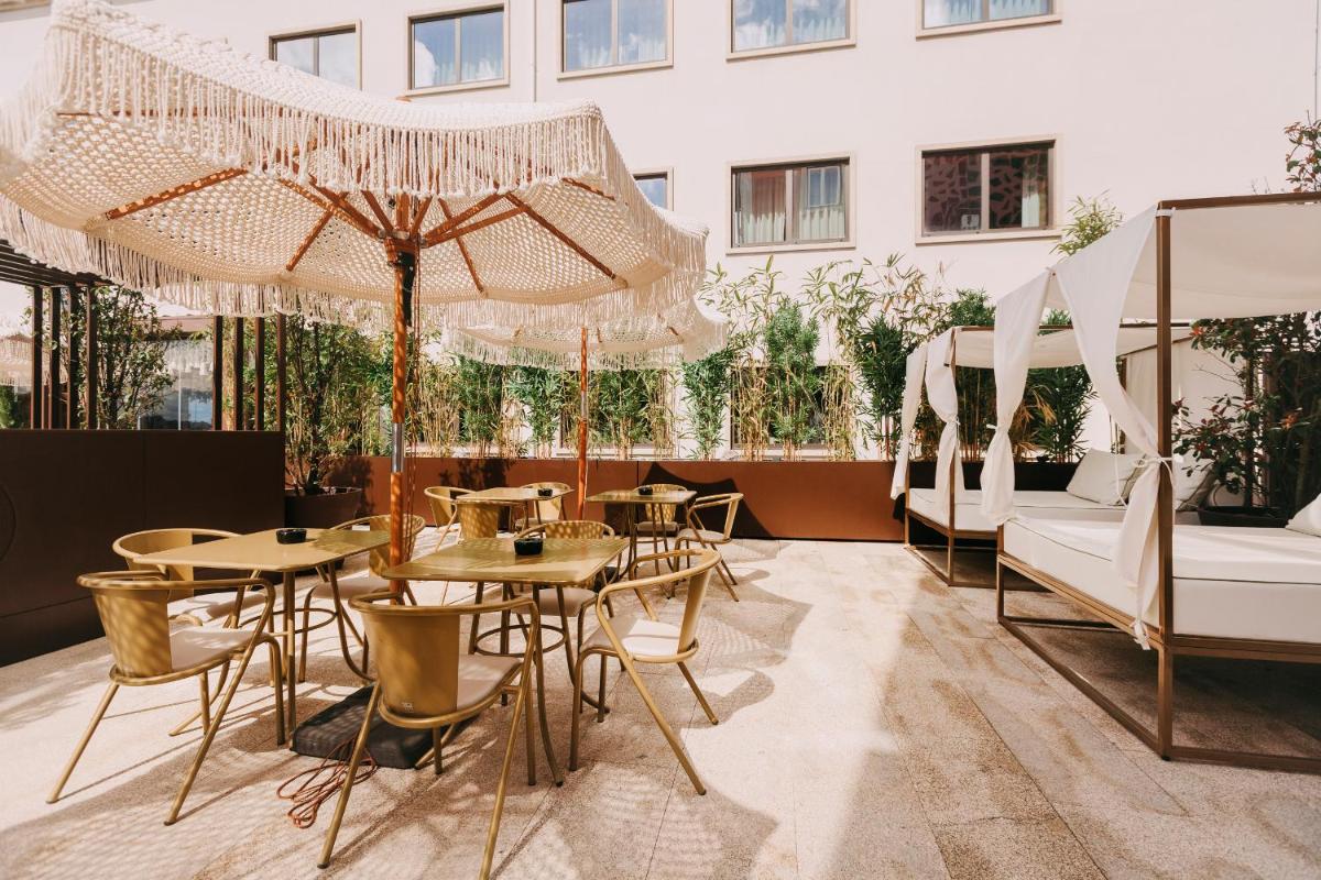 Um restaurante ou outro lugar para comer em Torel Avantgarde
