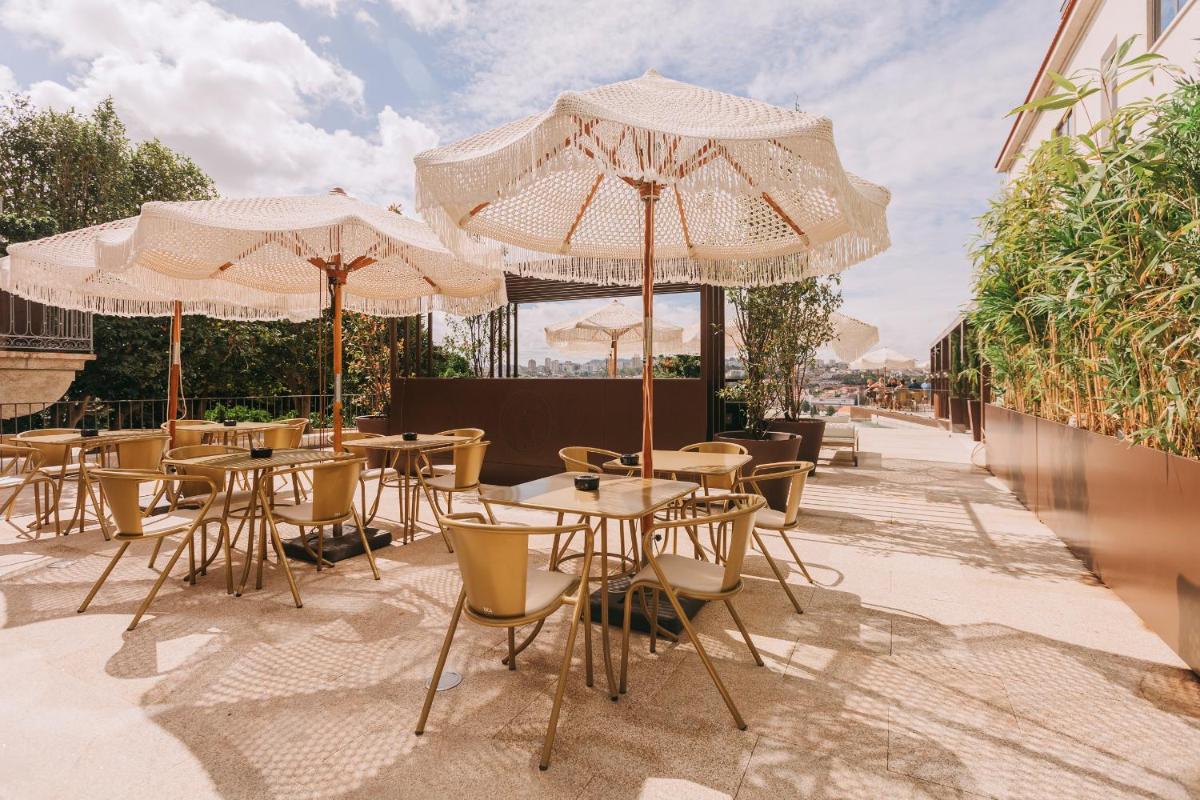 Um restaurante ou outro lugar para comer em Torel Avantgarde