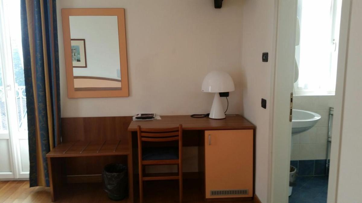 Hotel Lario - Housity