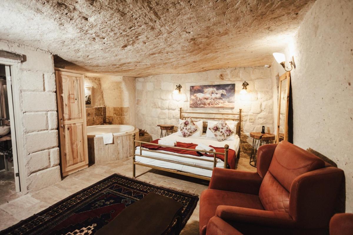 Young Cave Hotel - Housity