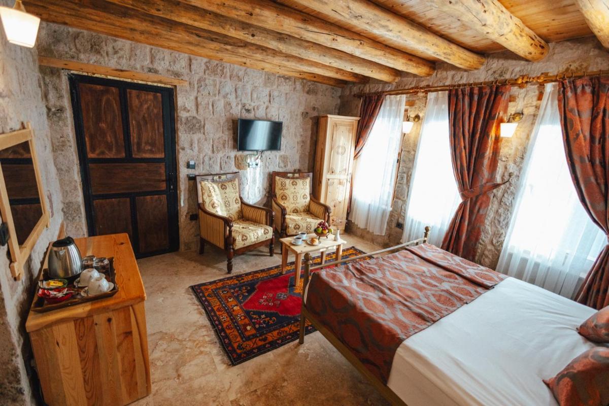 Young Cave Hotel - Housity
