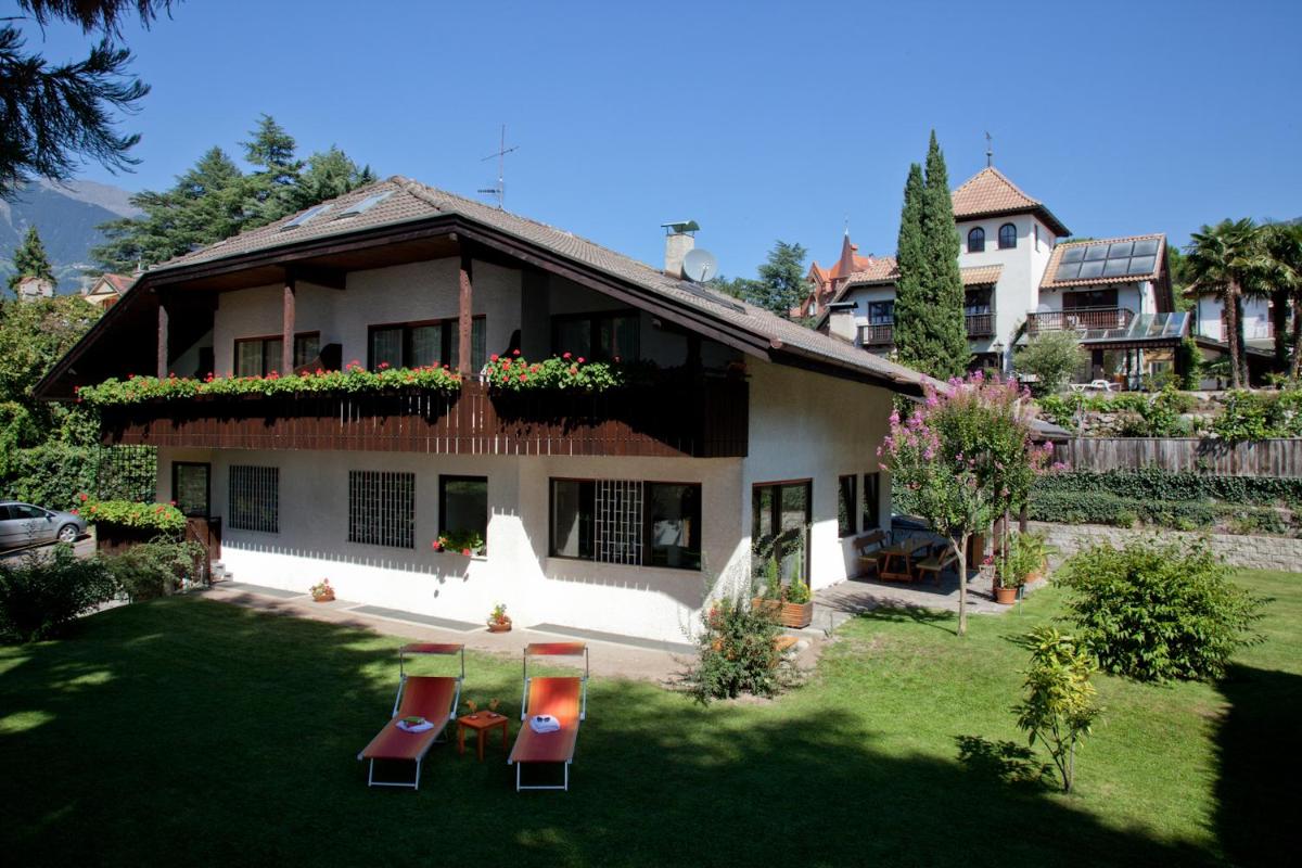 Living Apartments Morgenstern - Housity