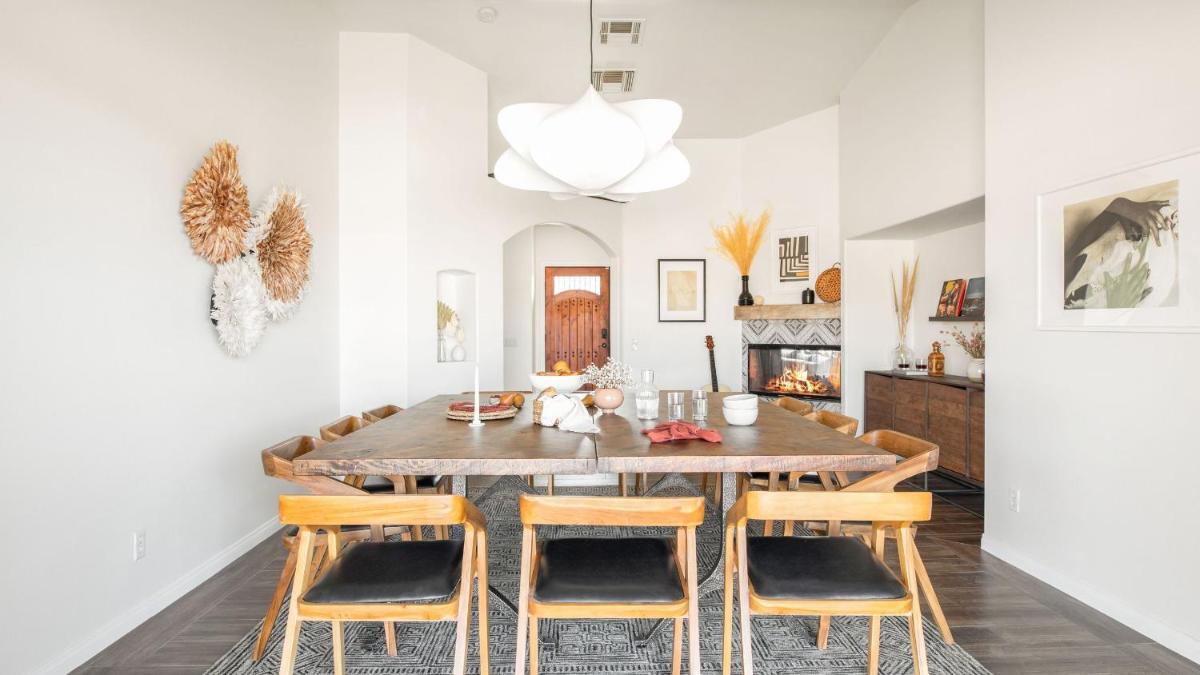 Flora by AvantStay Modern Private Desert Oasis on Large Grounds w Pool Bocce Ball - Housity