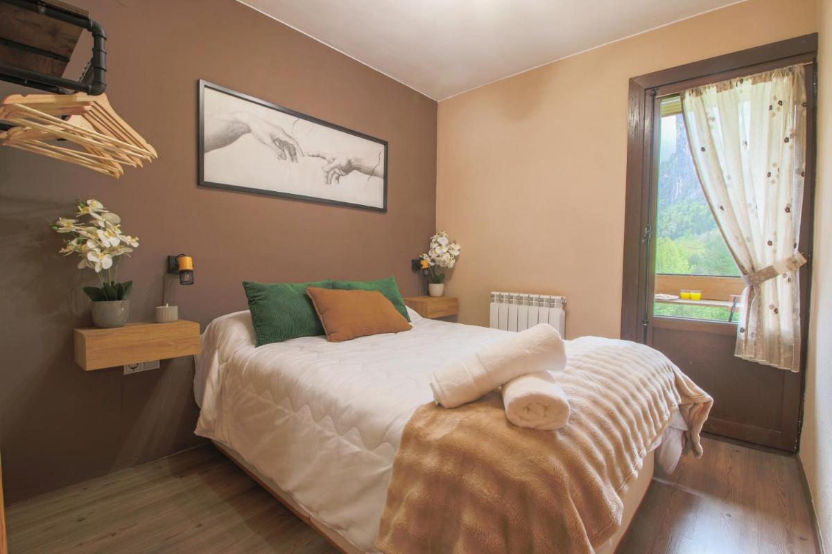 Suite Vistas Únicas a Ordesa y MontePerdido - Piscinas - Barbacoa - Housity