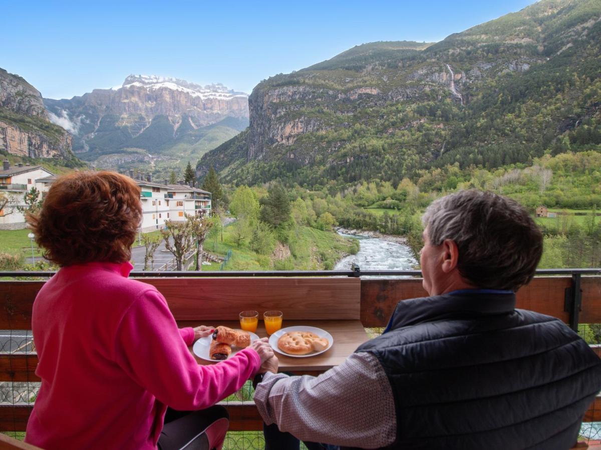 Suite Vistas Únicas a Ordesa y MontePerdido - Piscinas - Barbacoa - Housity