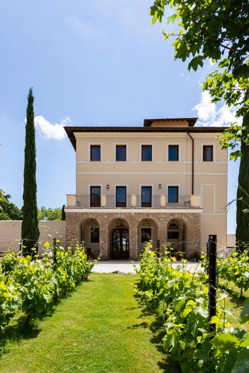 Cincinnato Wine Resort - Housity