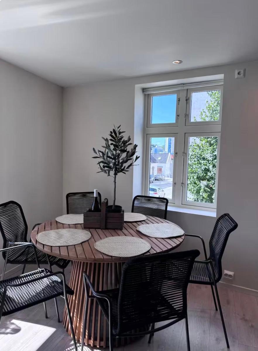 A Place To Stay Stavanger, apartment 5 - Quality and free parking- - Hizvo