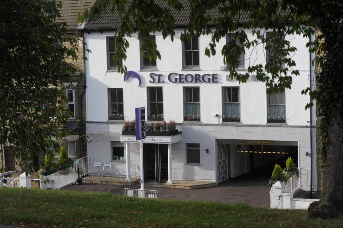 St George Hotel Rochester-Chatham - Housity