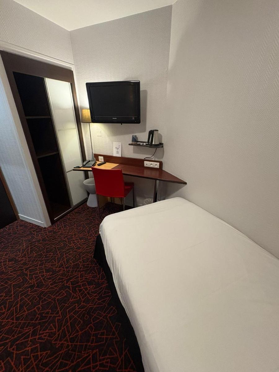 Télévision ou salle de divertissement dans l'établissement Kyriad Hotel Dijon Gare