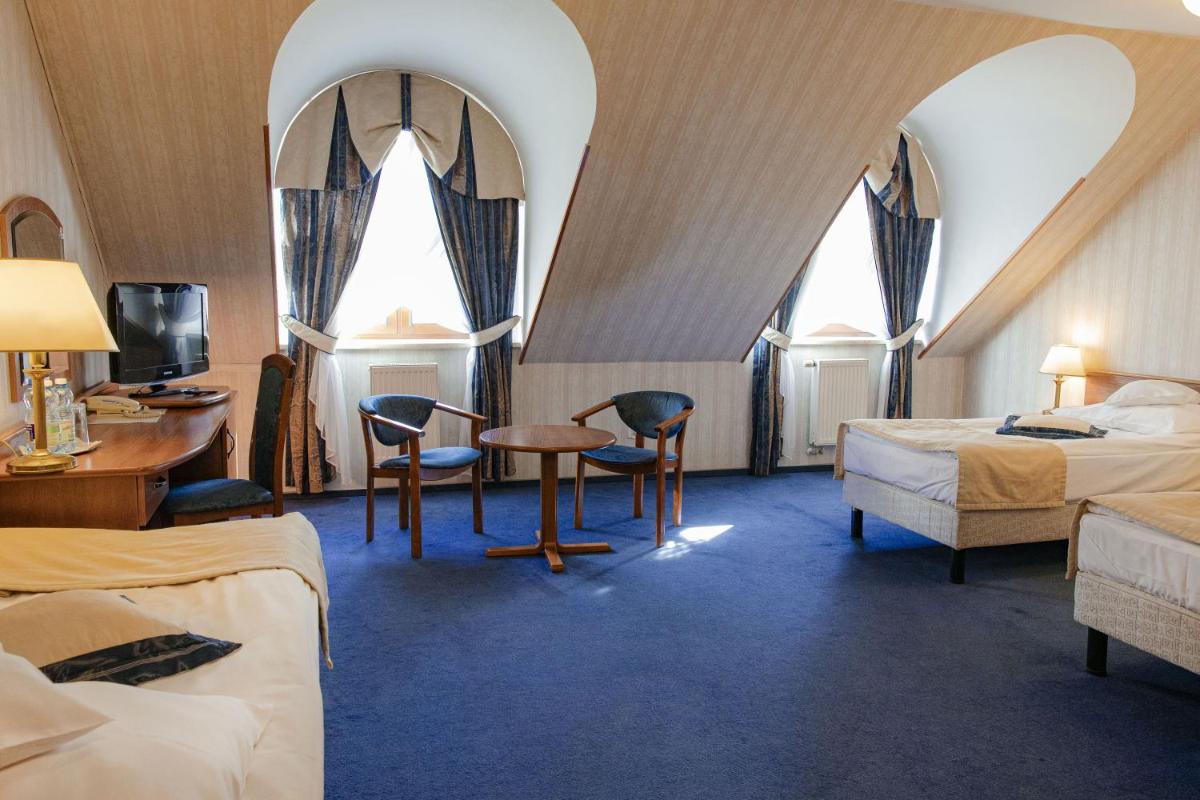 Hotel Basztowy - Housity