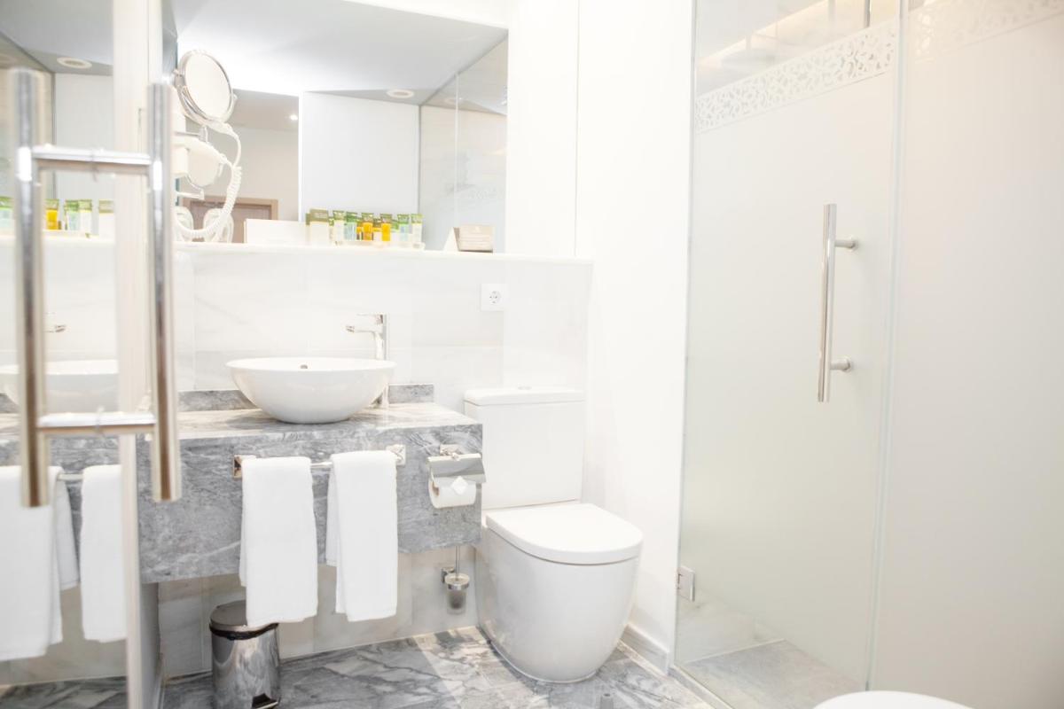 Un baño de Soho Boutique Capuchinos & Spa