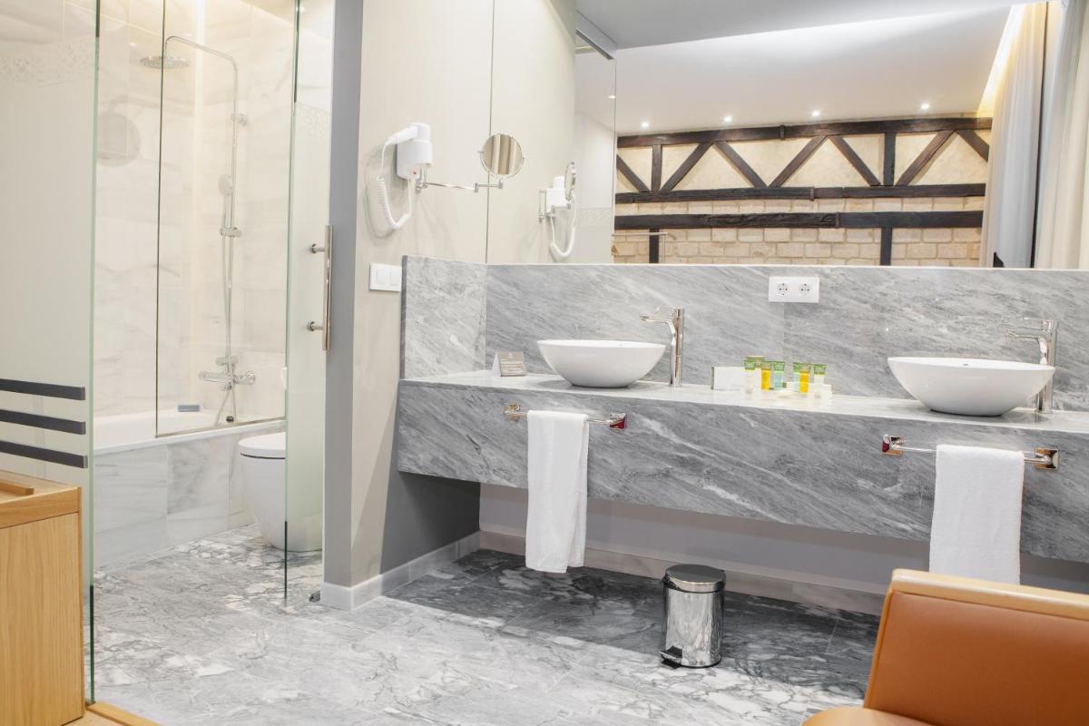 Un baño de Soho Boutique Capuchinos & Spa