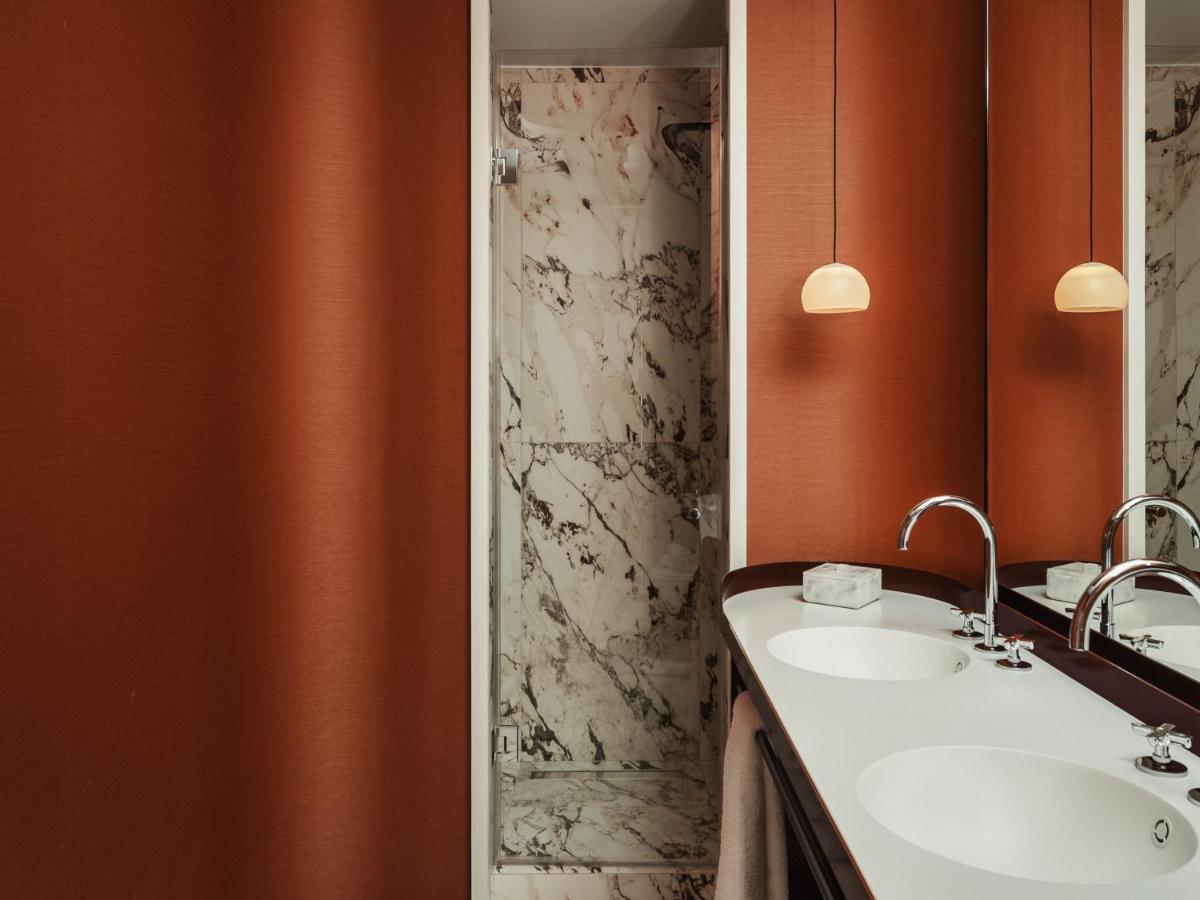 Salle de bains dans l'établissement Hôtel De Sers Champs Elysées Paris