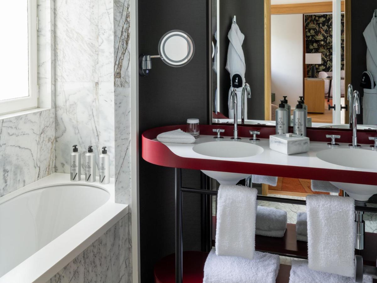 Salle de bains dans l'établissement Hôtel De Sers Champs Elysées Paris