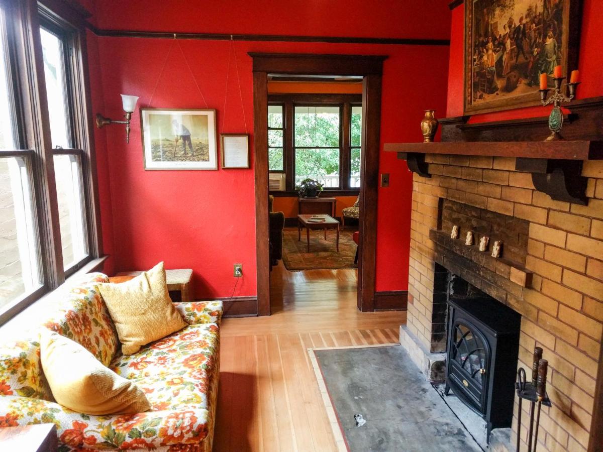 Bluebird Guesthouse - Housity