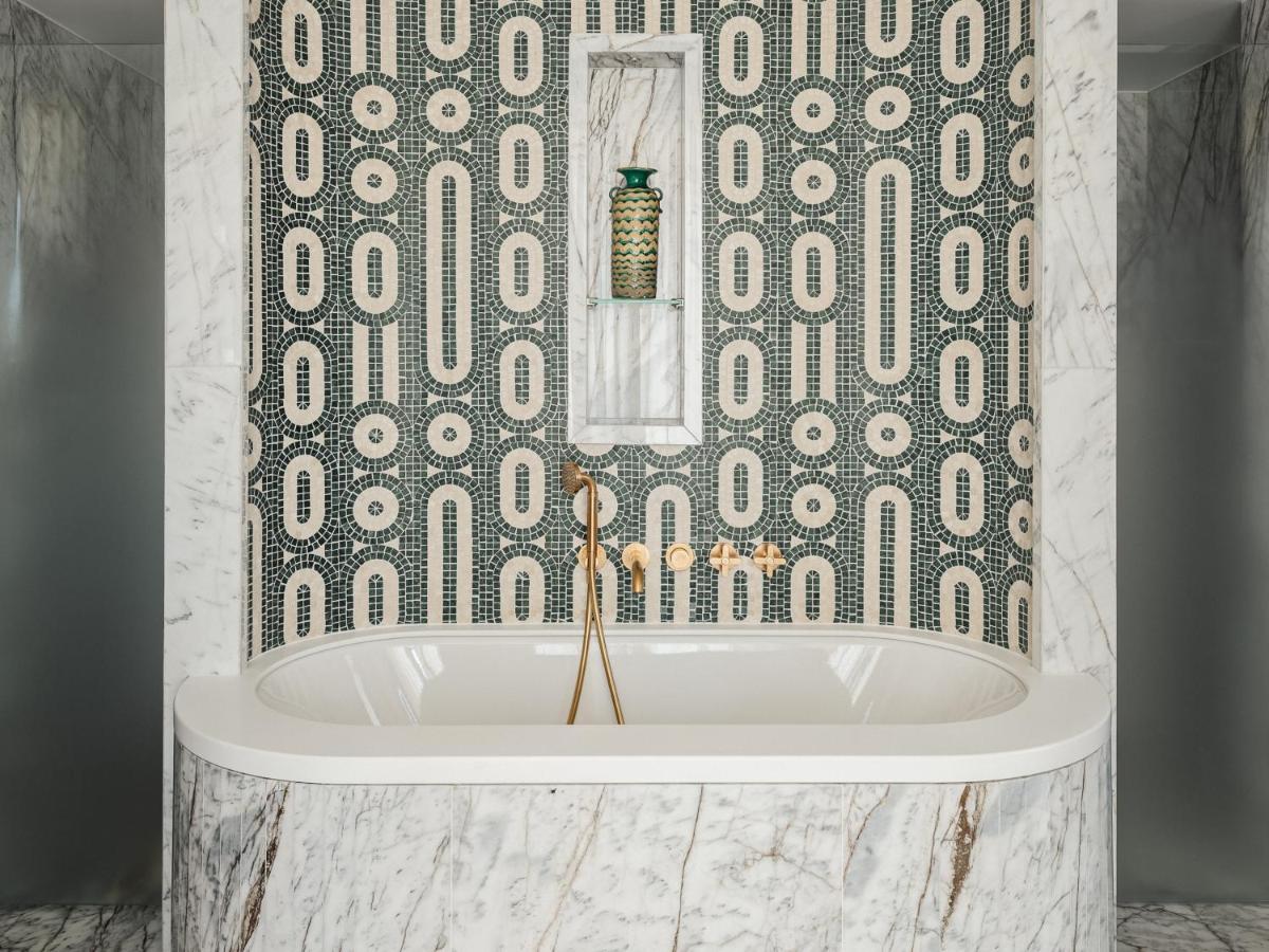 Salle de bains dans l'établissement Hôtel De Sers Champs Elysées Paris