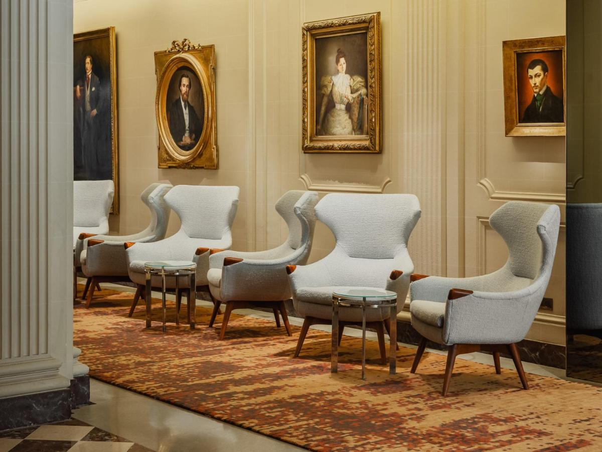 Coin salon dans l'établissement Hôtel De Sers Champs Elysées Paris
