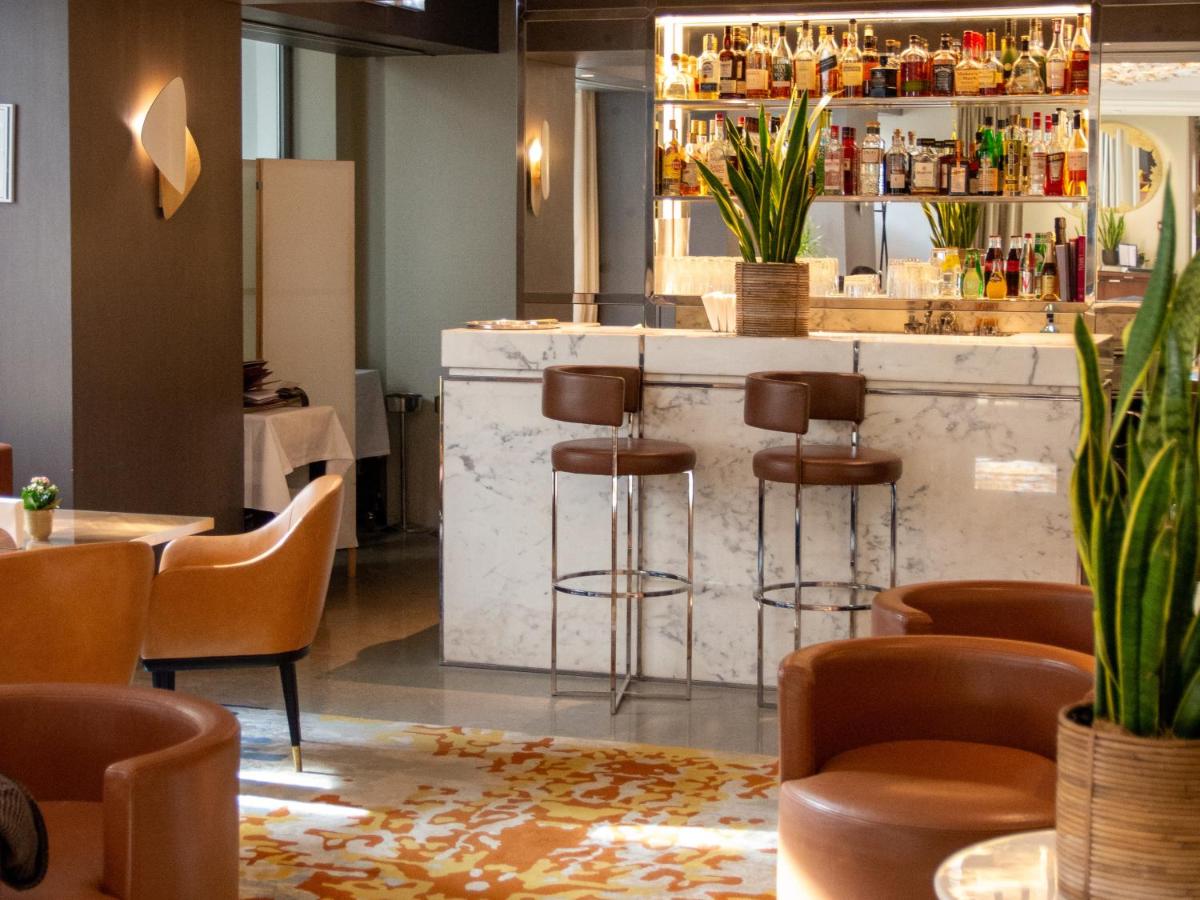 Coin salon dans l'établissement Hôtel De Sers Champs Elysées Paris