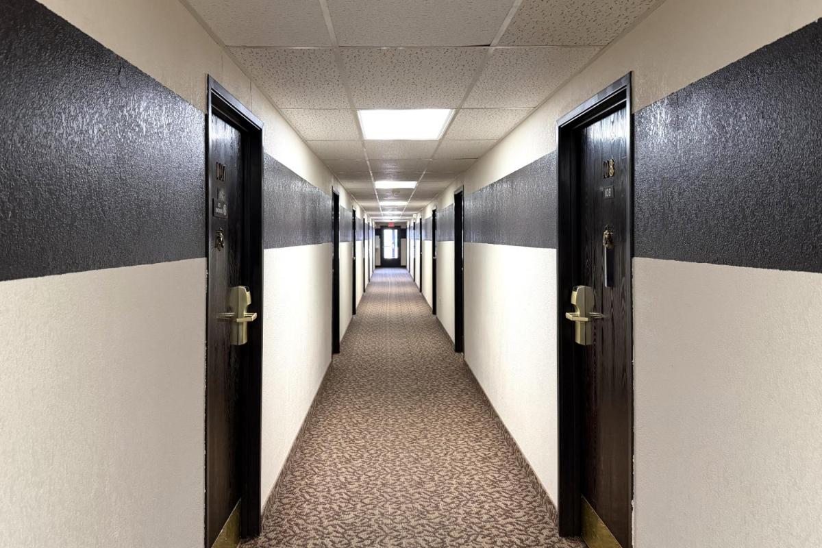 Fairview Inn Hesston Near Wichita - Housity