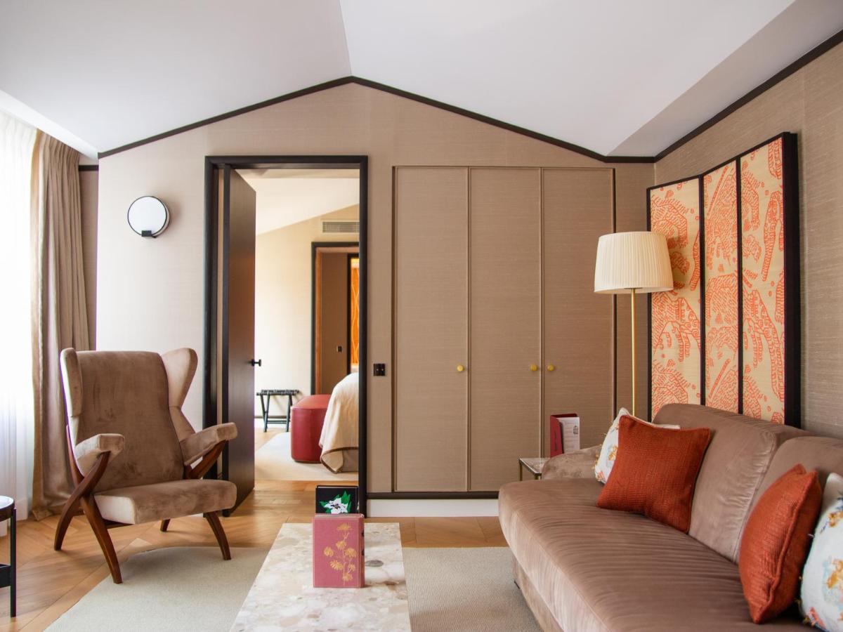 Coin salon dans l'établissement Hôtel De Sers Champs Elysées Paris