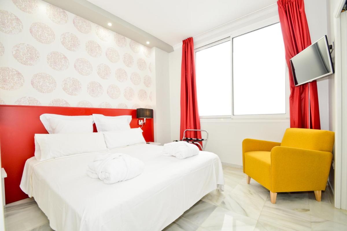 The Zentral Arenal Suites - Housity