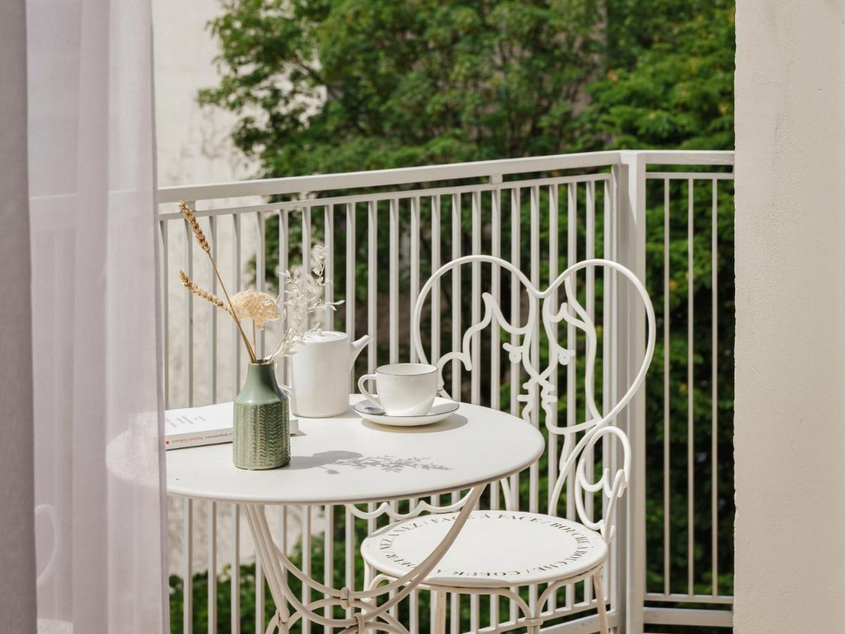 Balcon ou terrasse dans l'établissement Hôtel De Sers Champs Elysées Paris